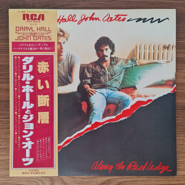 Daryl Hall & John Oates – Along The Red Ledge