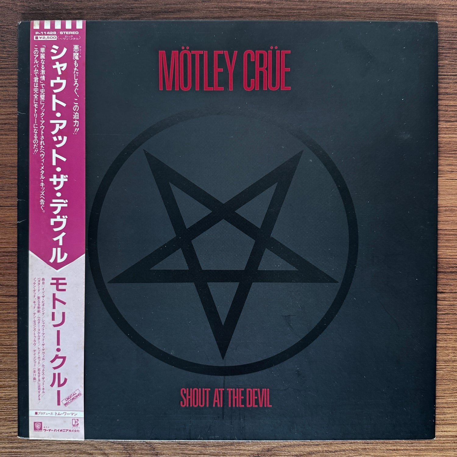 Mötley Crüe – Shout At The Devil