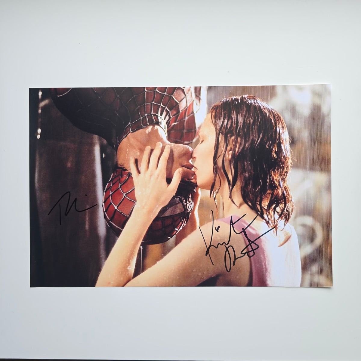 Tobey Maguire & Kirsten Dunst, Spider-Man 20x30 cm Boyutunda El İmzalı Fotoğraf (Ömür Boyu COA) Japan Vinyl