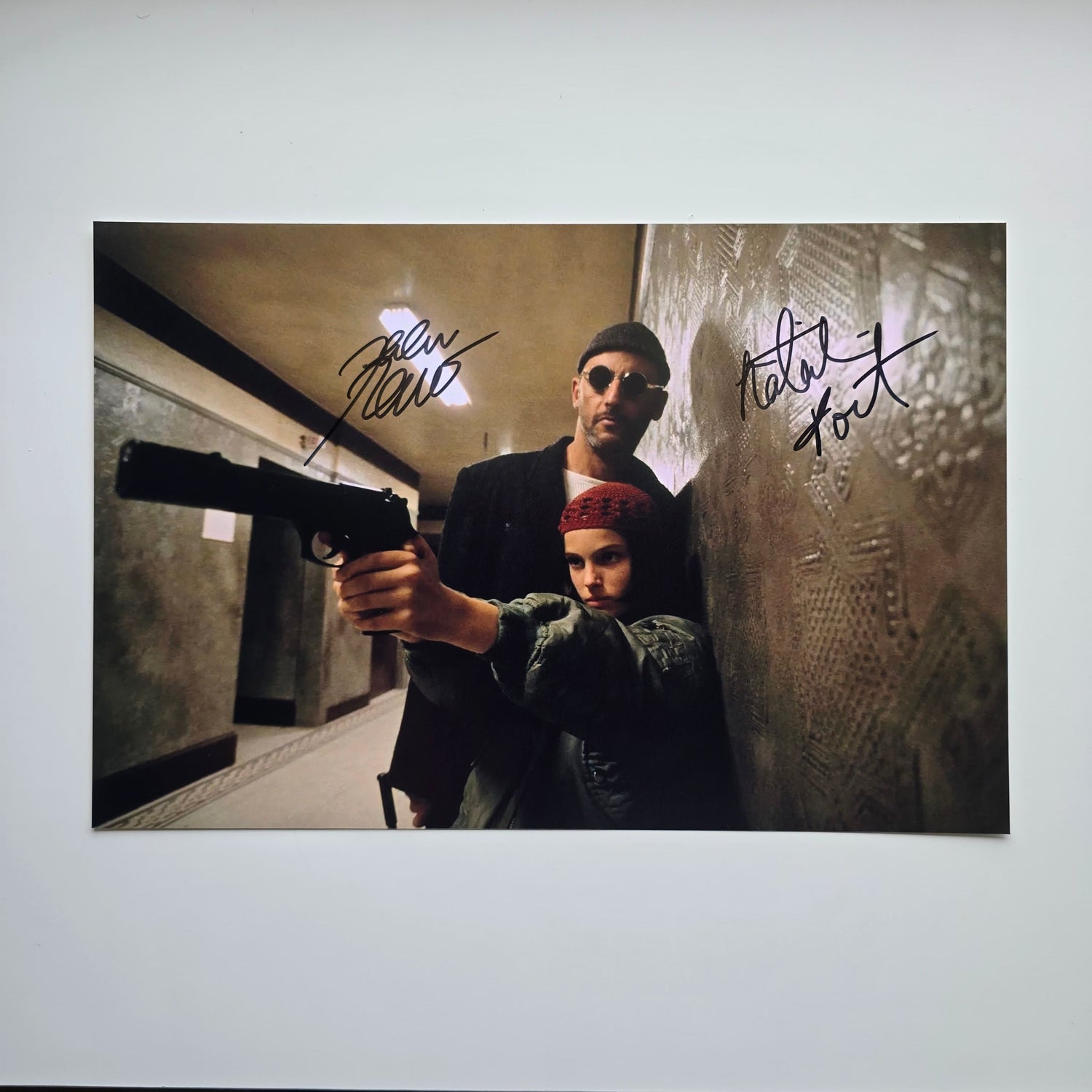 Jean Reno & Natalie Portman, Léon: The Professional 20x30 cm Boyutunda El İmzalı Fotoğraf (Ömür Boyu COA) Japan Vinyl