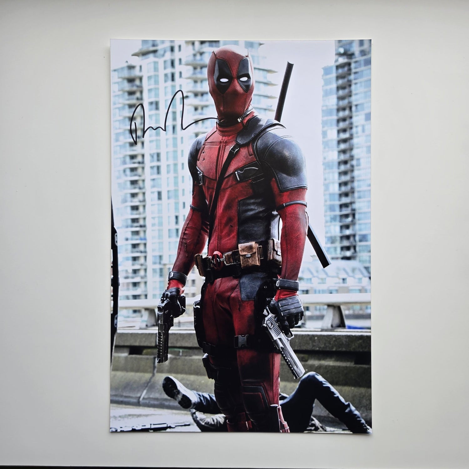 Ryan Reynolds Deadpool 20x30 cm Boyutunda El İmzalı Fotoğraf (Ömür Boyu COA)) Japan Vinyl