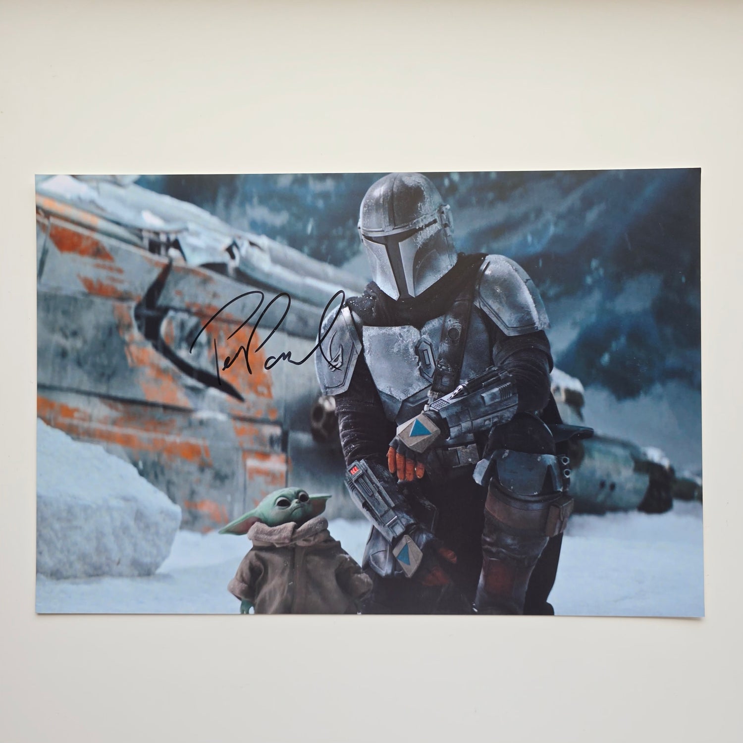 Pedro Pascal, Star Wars 20x30 cm Boyutunda Islak İmzalı Fotoğraf (Ömür Boyu COA)