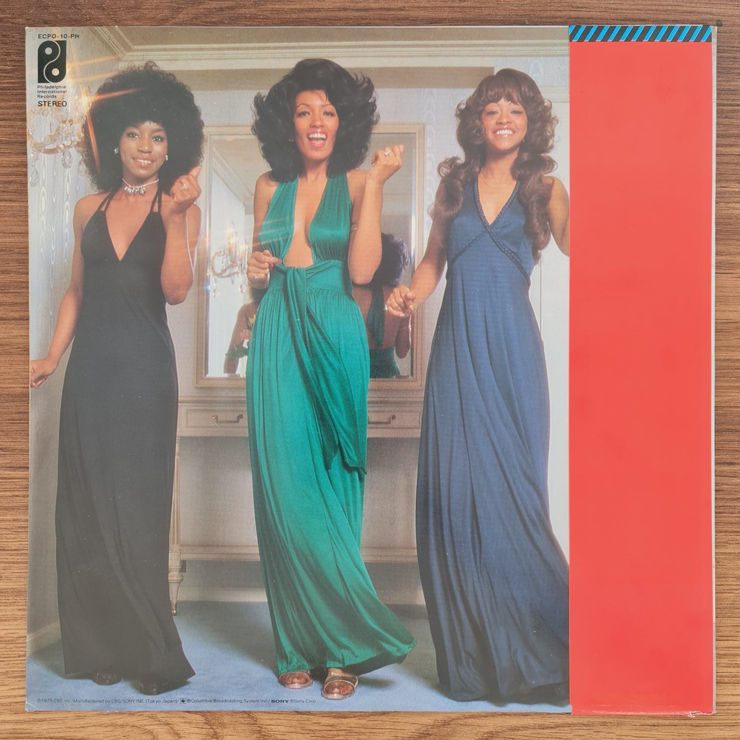 The Three Degrees – International