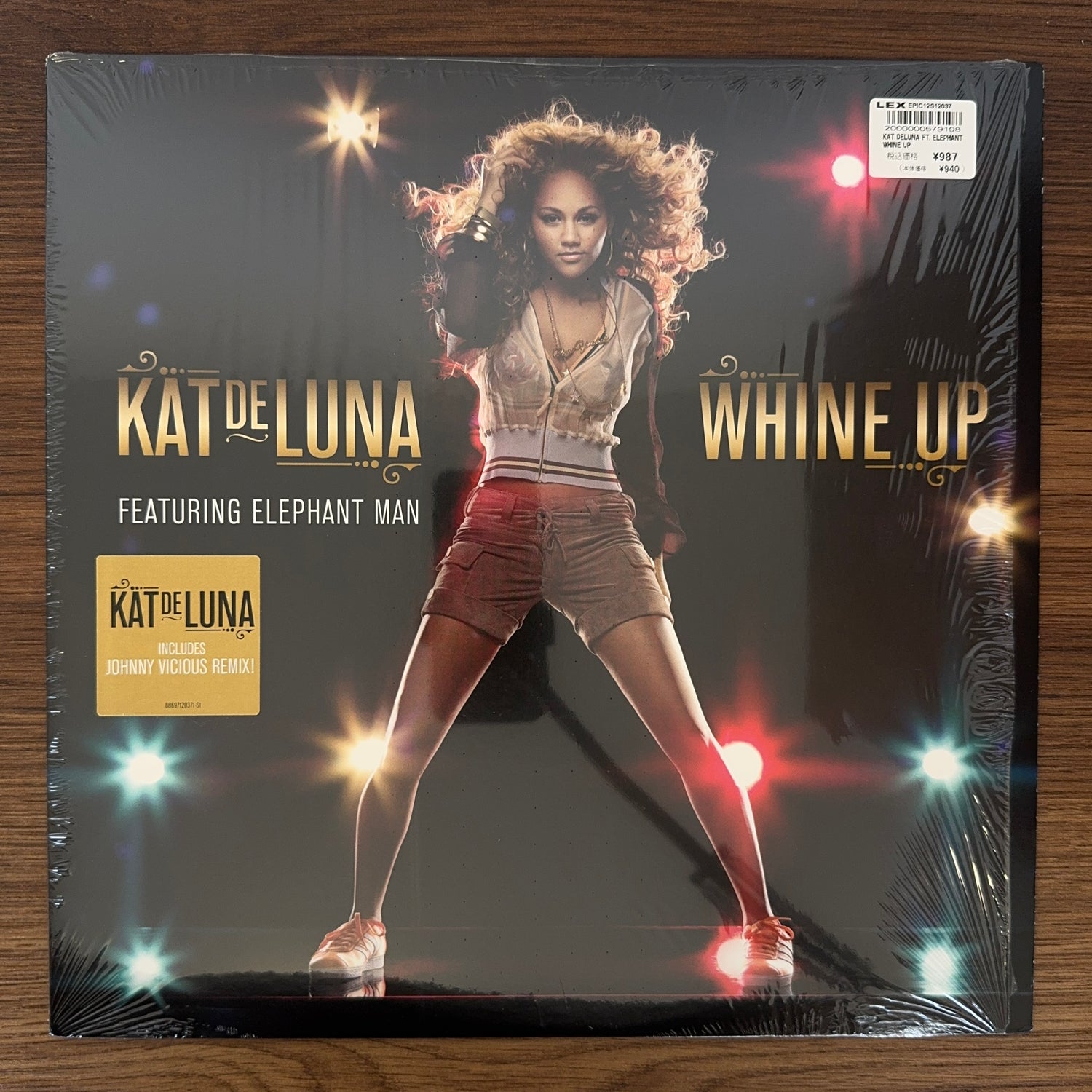 Kat DeLuna Featuring Elephant Man – Whine Up