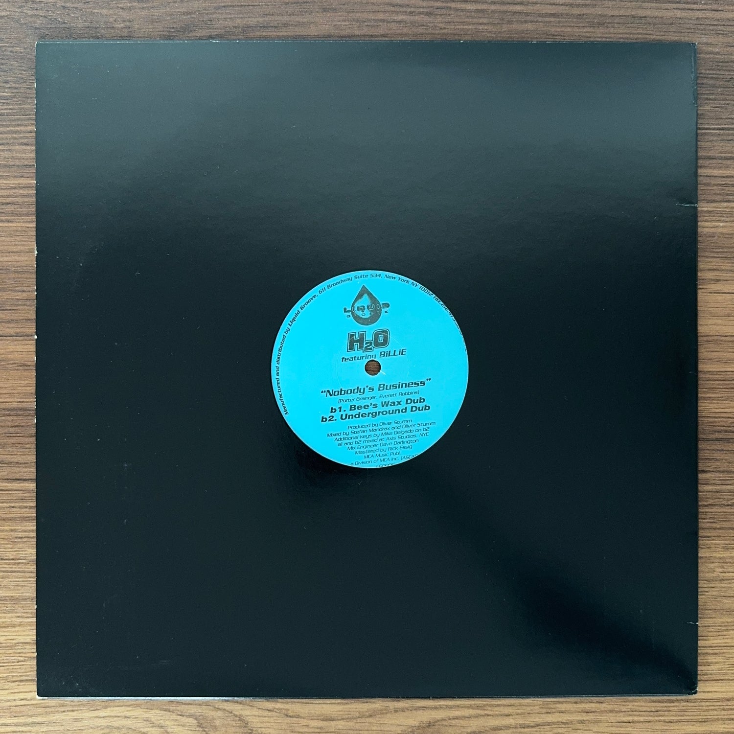 H₂O Featuring Billie – Nobody's Business