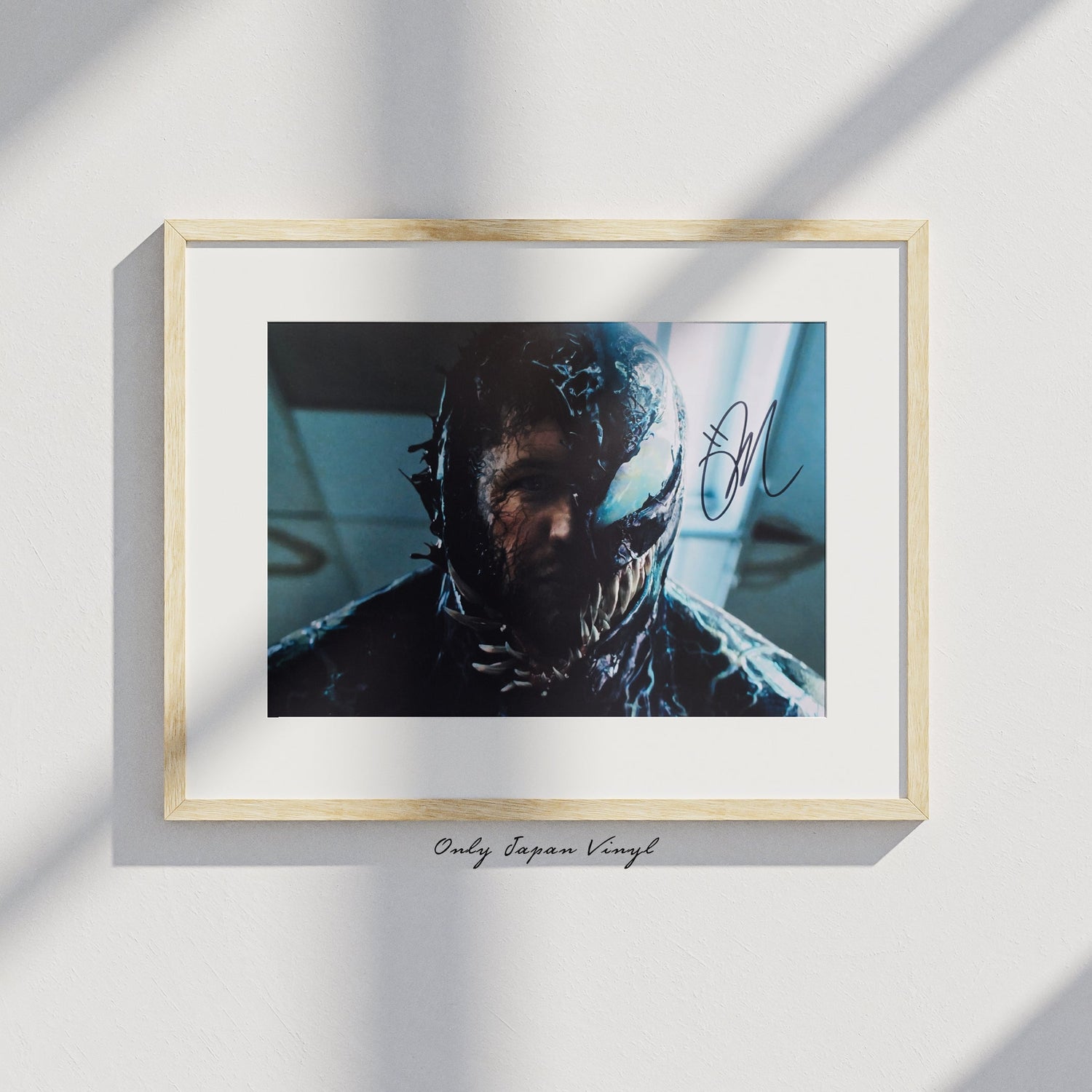 Tom Hardy Venom 20x30 cm Boyutunda Boyutunda El İmzalı Fotoğraf (Ömür Boyu COA) Japan Vinyl