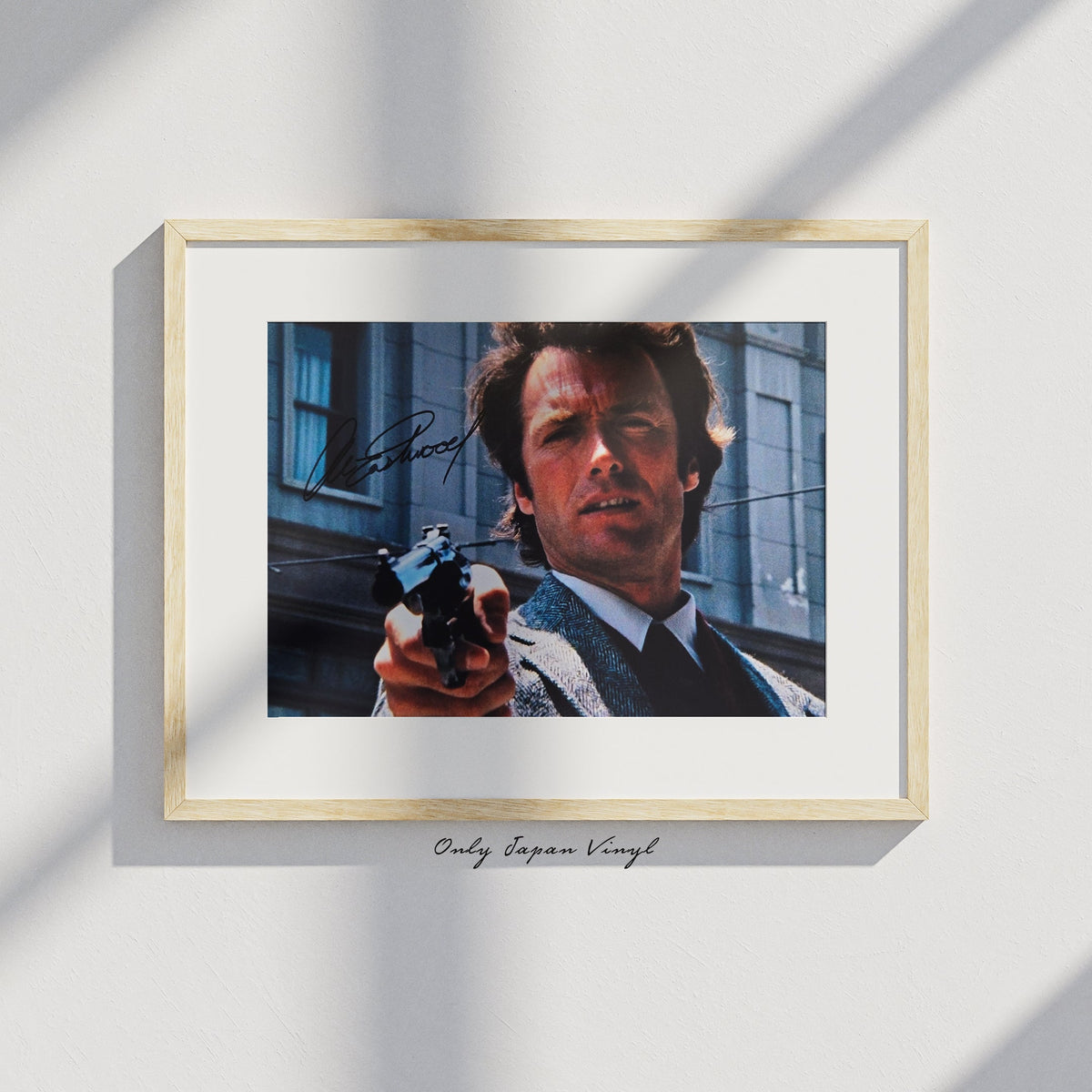 Clint Eastwood 20x30 cm Boyutunda El İmzalı Fotoğraf (Ömür Boyu COA) Japan Vinyl