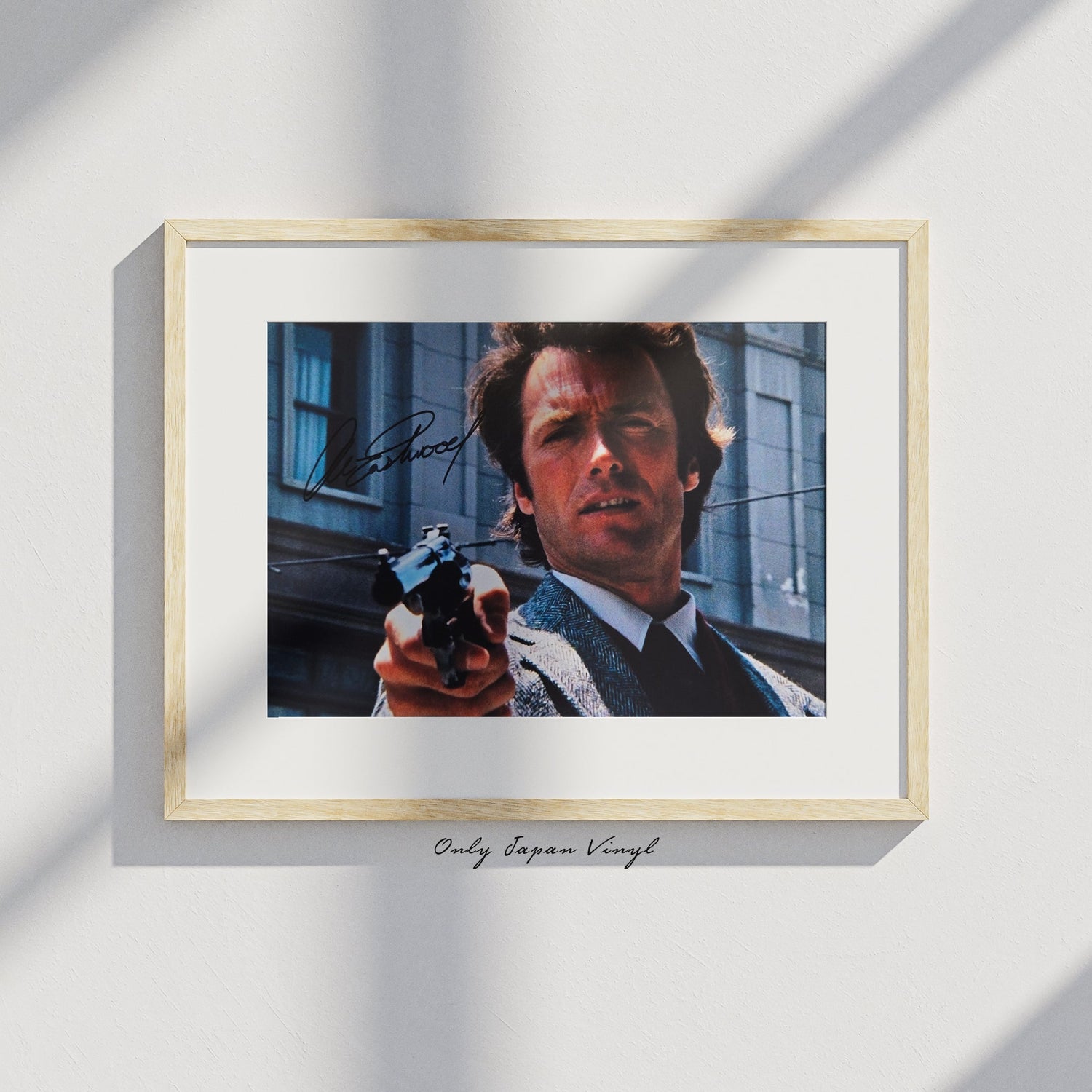 Clint Eastwood 20x30 cm Boyutunda El İmzalı Fotoğraf (Ömür Boyu COA) Japan Vinyl
