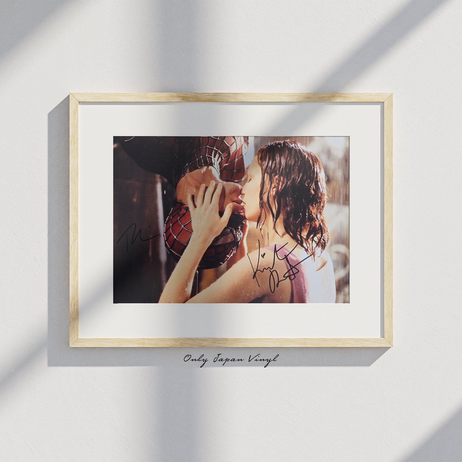 Tobey Maguire & Kirsten Dunst, Spider-Man 20x30 cm Boyutunda El İmzalı Fotoğraf (Ömür Boyu COA) Japan Vinyl