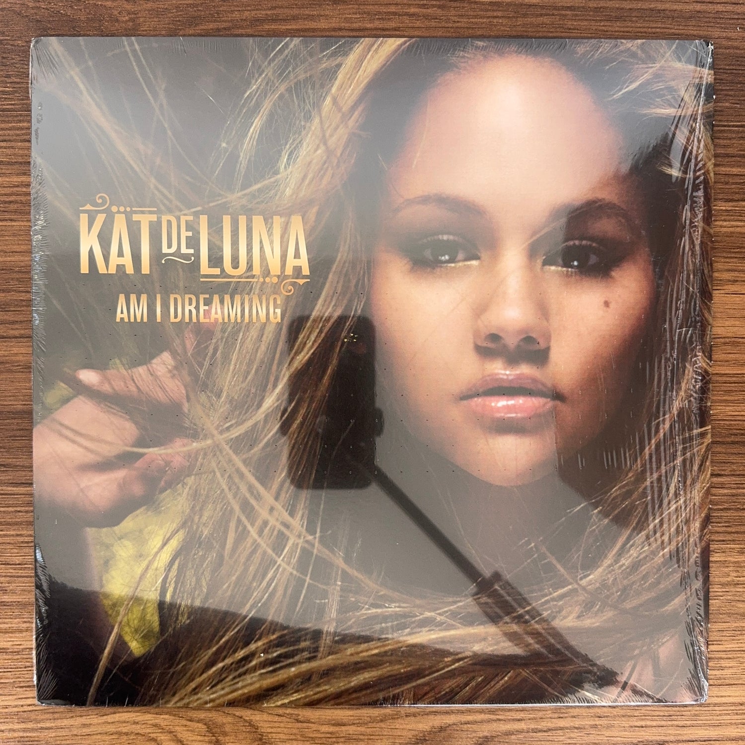 Kat DeLuna – Am I Dreaming