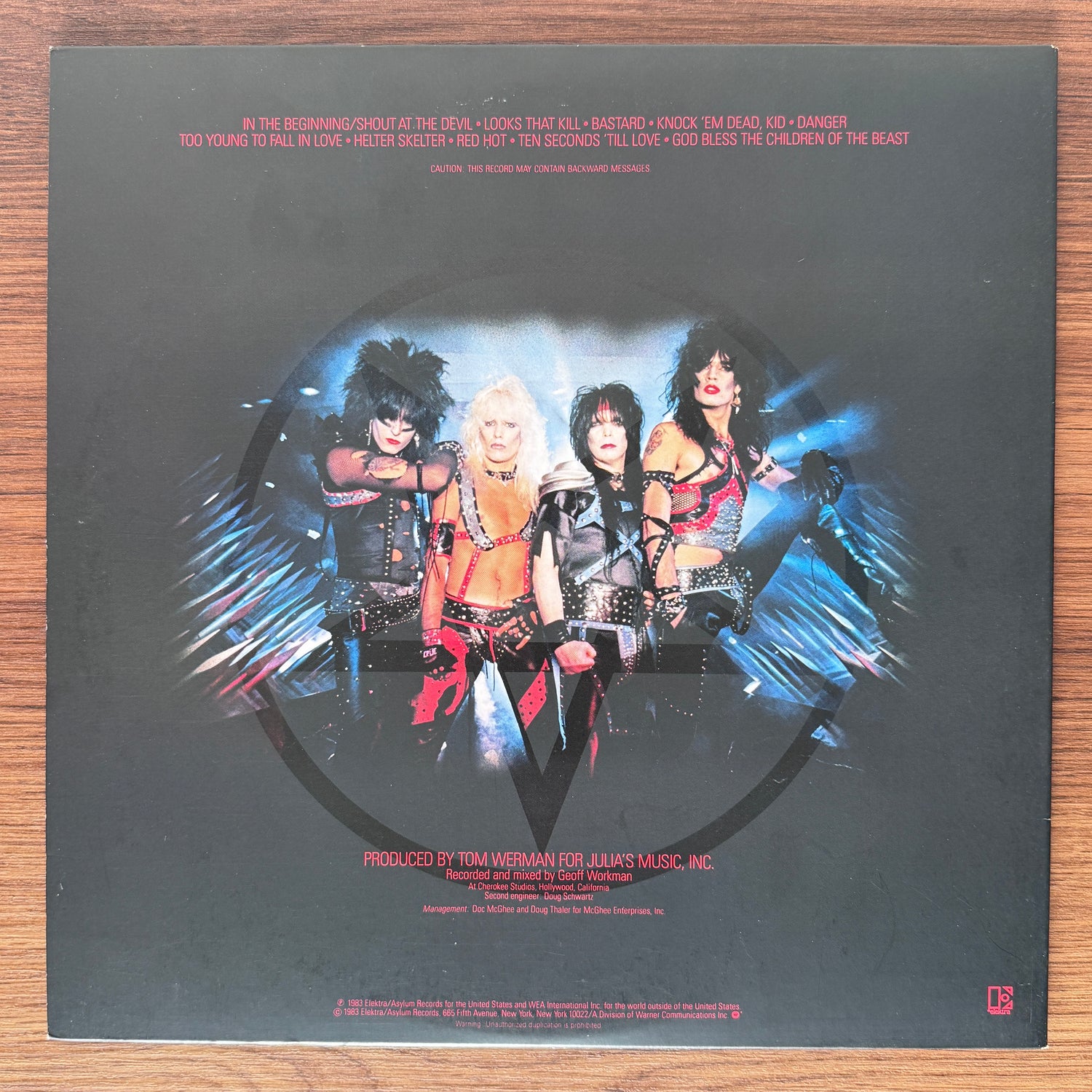 Mötley Crüe – Shout At The Devil
