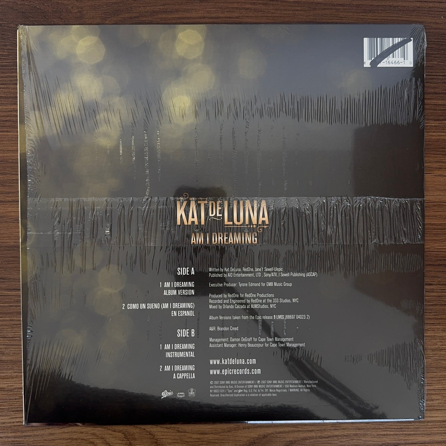Kat DeLuna – Am I Dreaming