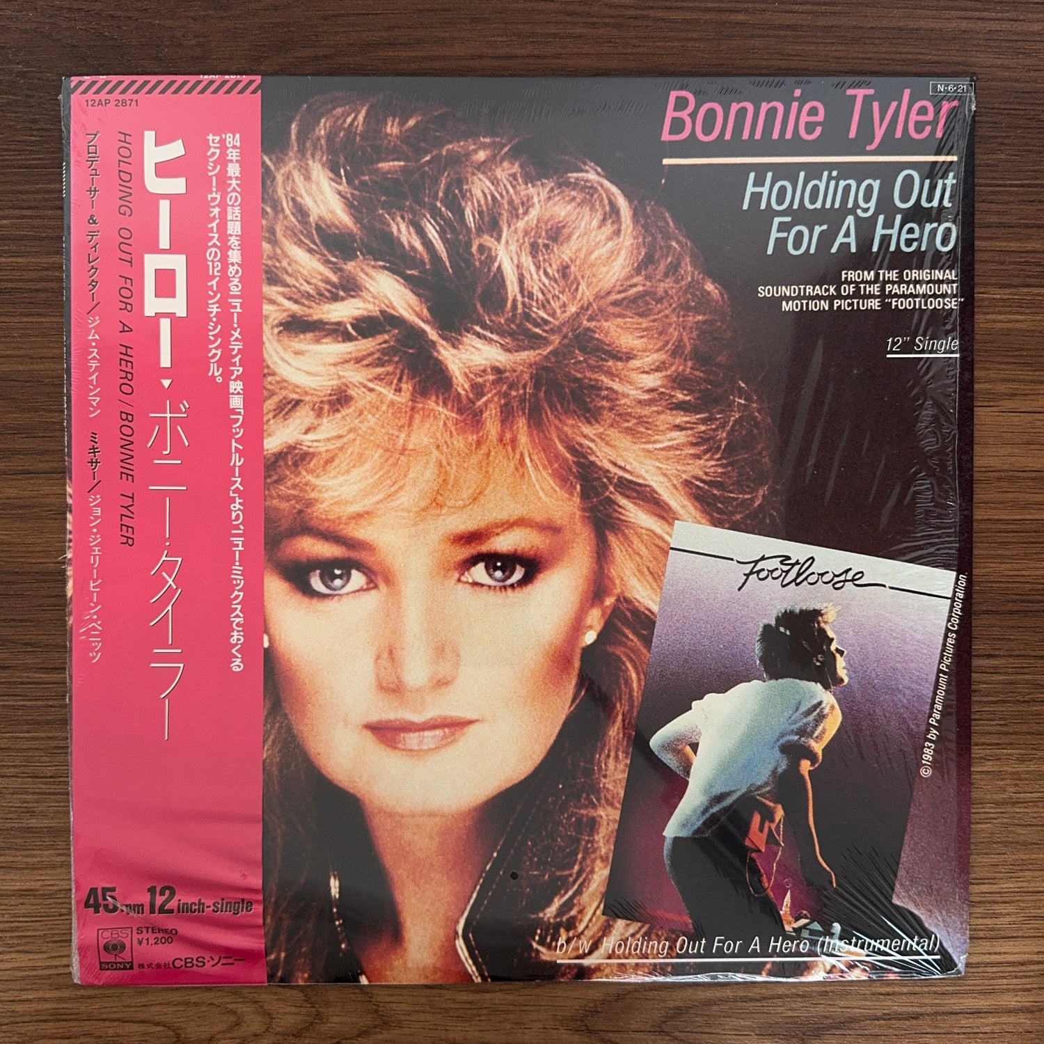 Bonnie Tyler – Holding Out For A Hero