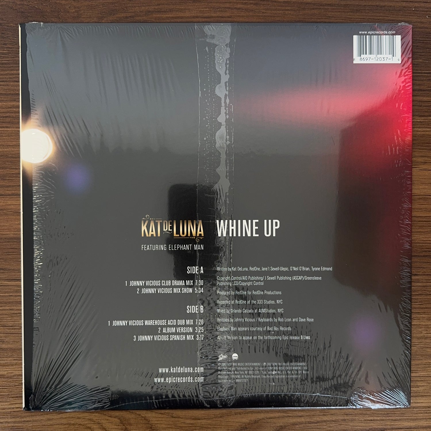 Kat DeLuna Featuring Elephant Man – Whine Up