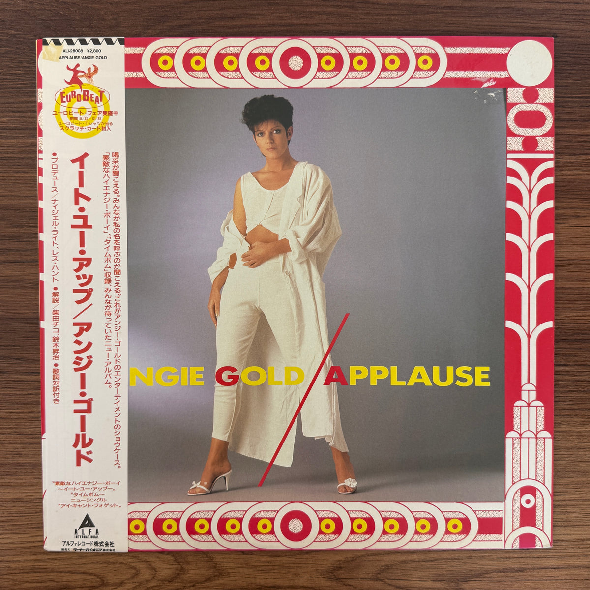 Angie Gold – Applause
