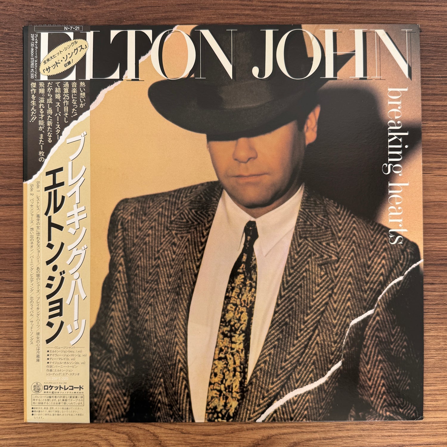 Elton John – Breaking Hearts