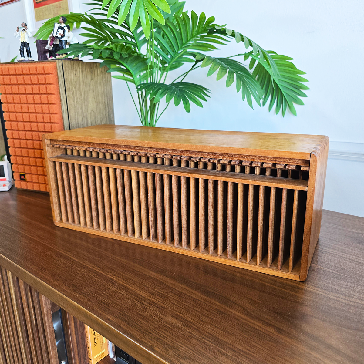 Takayama CD Holder | CD Depolama | Amerikan Ceviz Ahşap