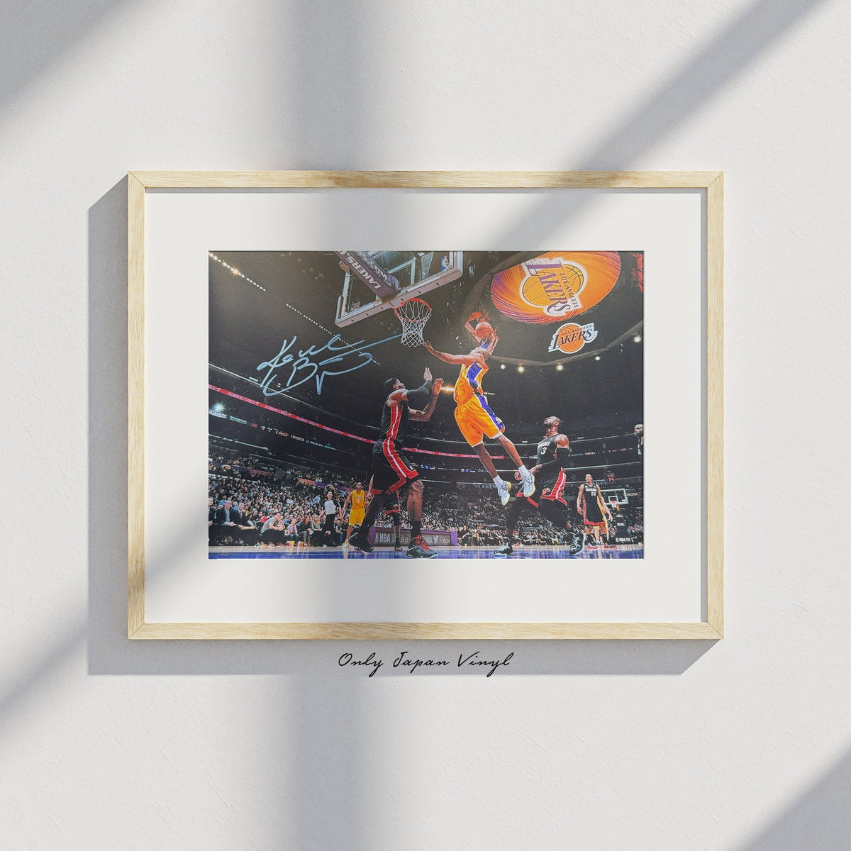 Kobe Bryant 20x30 cm Boyutunda El İmzalı Fotoğraf (Ömür Boyu COA) Japan Vinyl