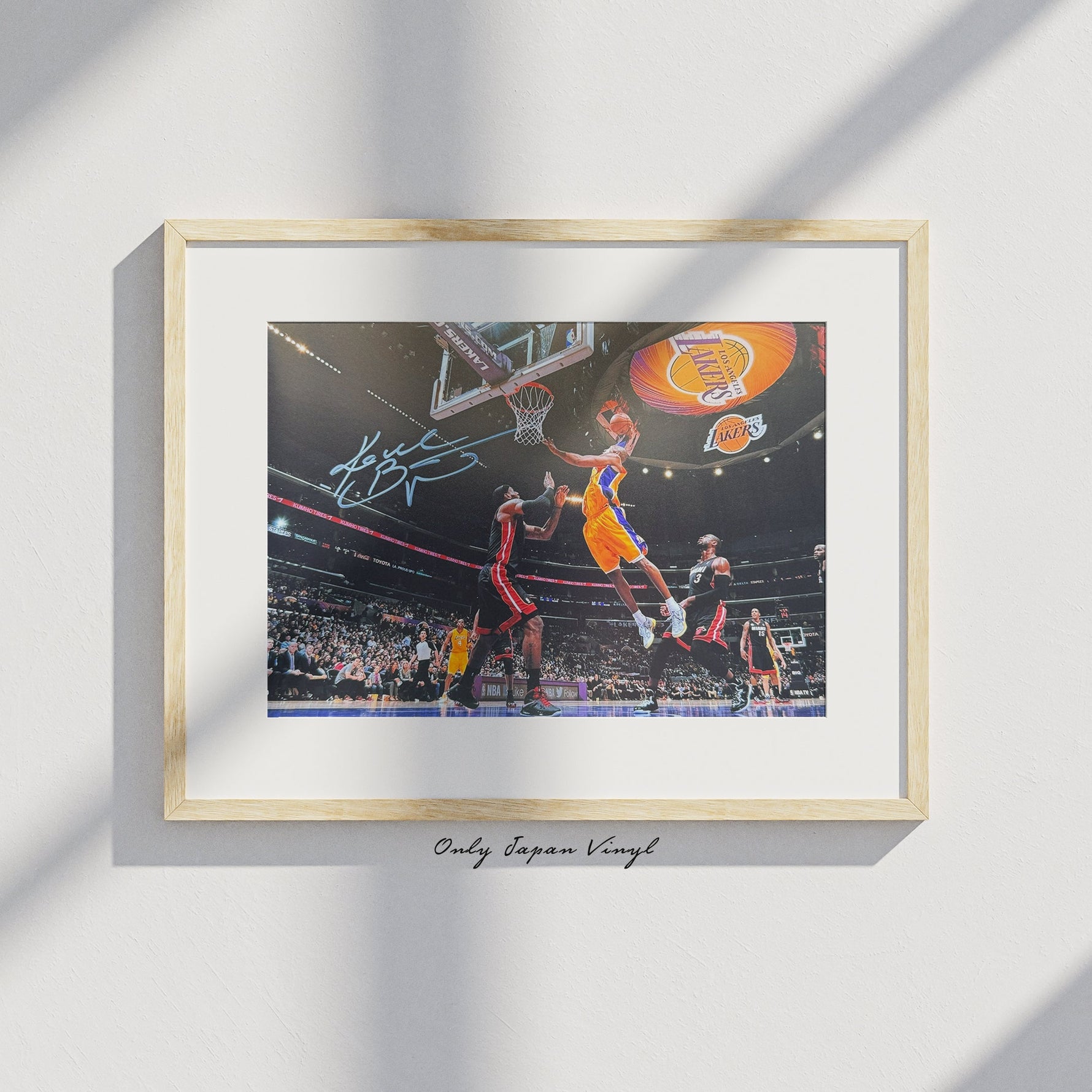 Kobe Bryant 20x30 cm Boyutunda El İmzalı Fotoğraf (Ömür Boyu COA) Japan Vinyl