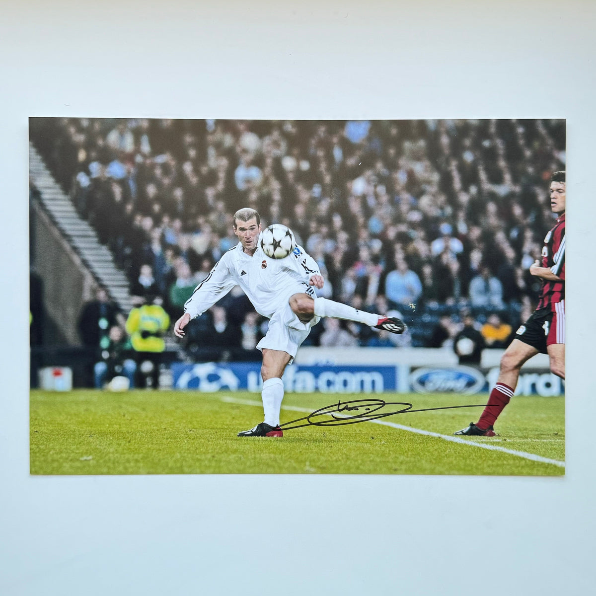 Zinédine Zidane 20x30 cm Boyutunda El İmzalı Fotoğraf (Ömür Boyu COA) Japan Vinyl