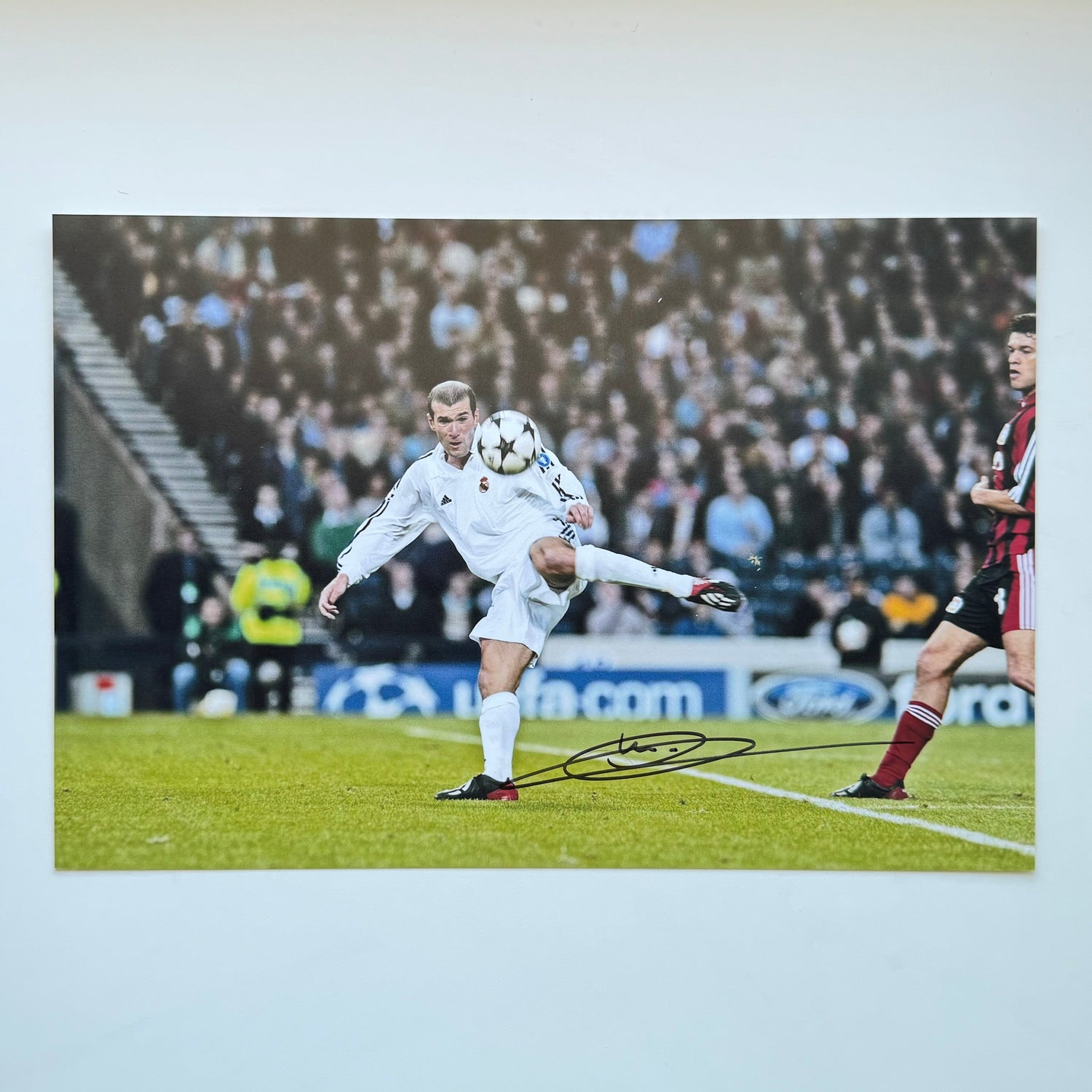 Zinédine Zidane 20x30 cm Boyutunda El İmzalı Fotoğraf (Ömür Boyu COA) Japan Vinyl