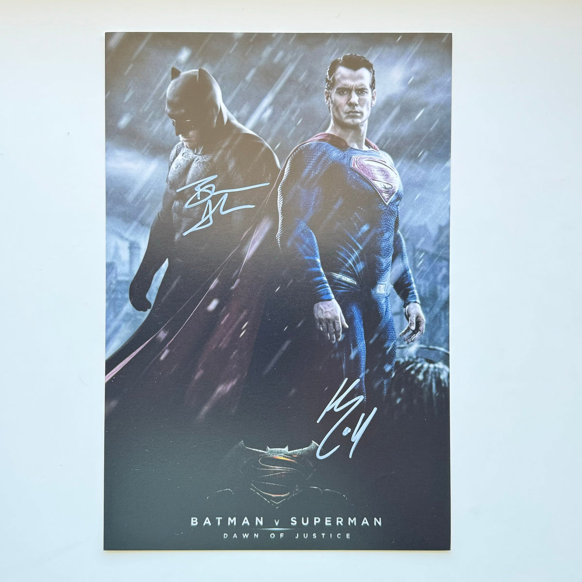 Henry Cavill & Ben Affleck 20x30 cm Boyutunda El İmzalı Fotoğraf (Ömür Boyu COA) Japan Vinyl