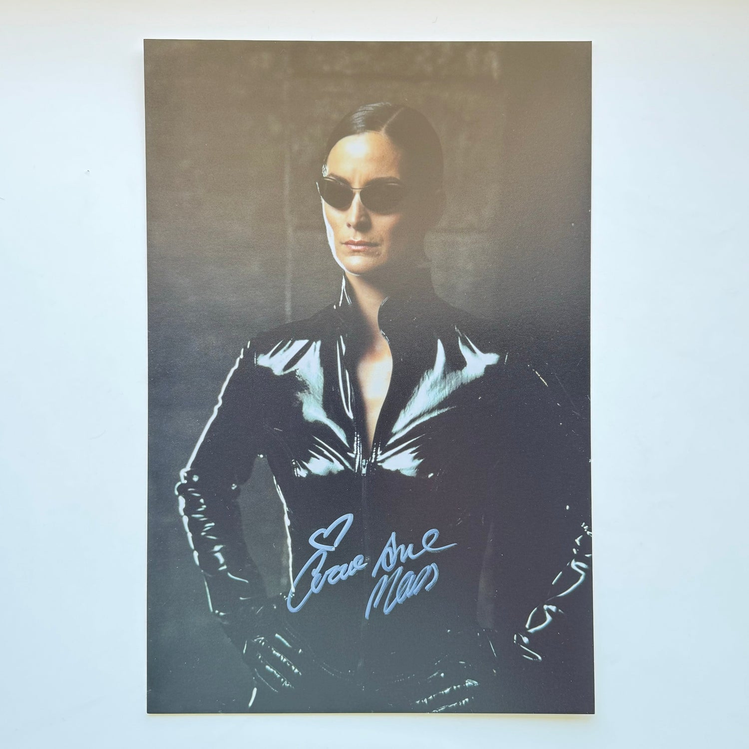 Carrie-Anne Moss Matrix 20x30 cm Boyutunda El İmzalı Fotoğraf (Ömür Boyu COA) Japan Vinyl
