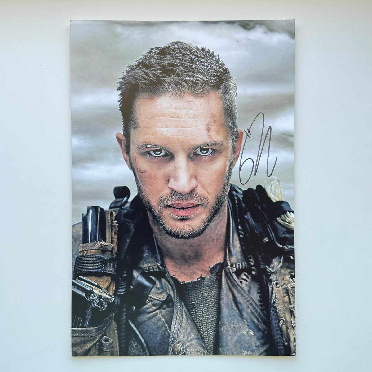Tom Hardy Mad Max 20x30 cm Boyutunda El İmzalı Fotoğraf (Ömür Boyu COA) Japan Vinyl