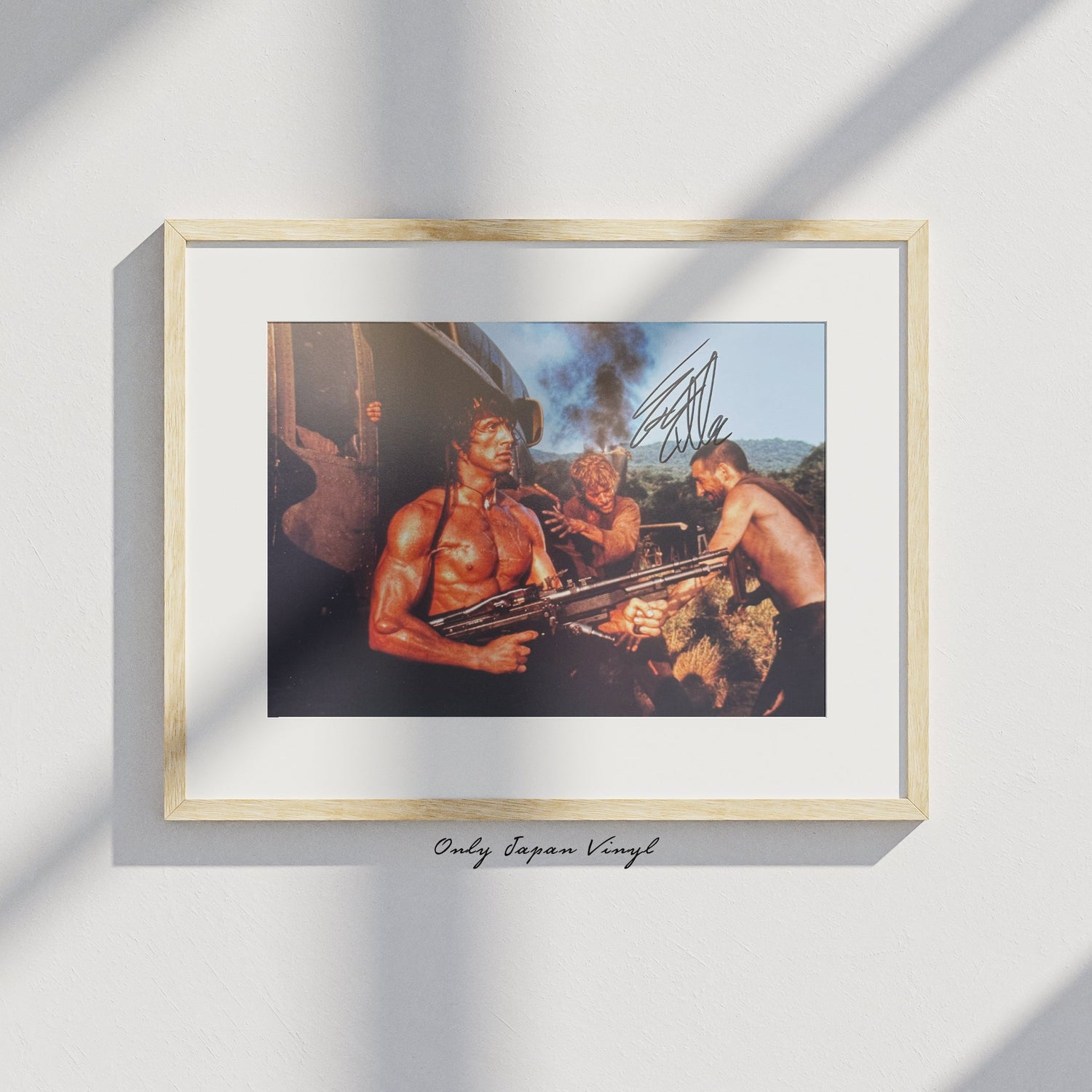 Sylvester Stallone Rambo 20x30 cm Boyutunda El İmzalı Fotoğraf (Ömür Boyu COA) Japan Vinyl