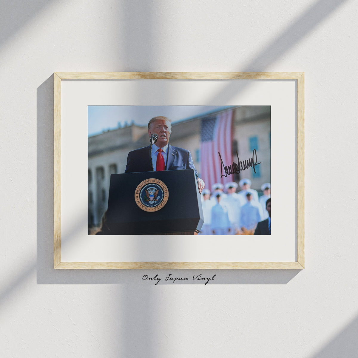 Donald Trump 20x30 cm Boyutunda El İmzalı Fotoğraf (Ömür Boyu COA) Japan Vinyl