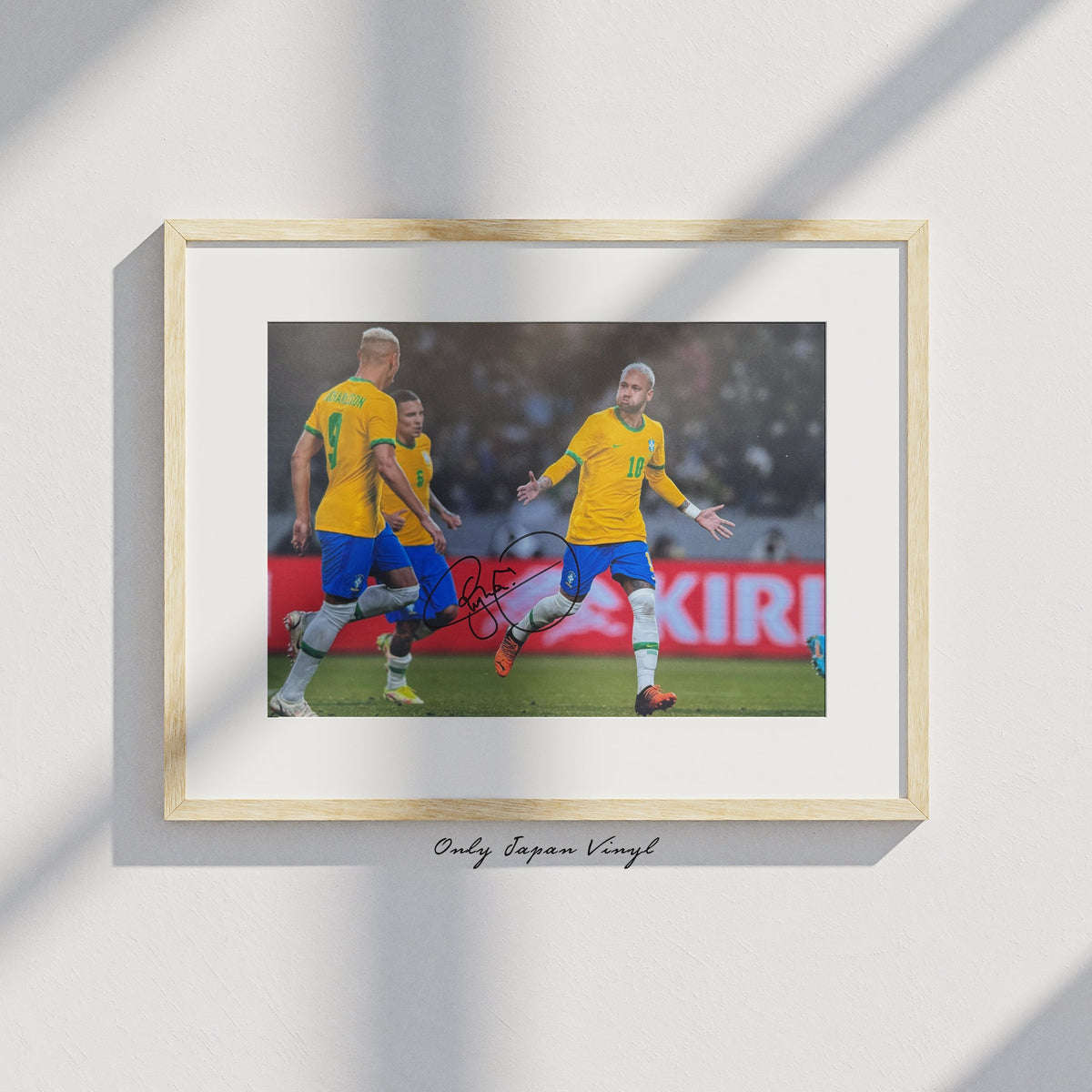 Neymar 20x30 cm Boyutunda El İmzalı Fotoğraf (Ömür Boyu COA) Japan Vinyl