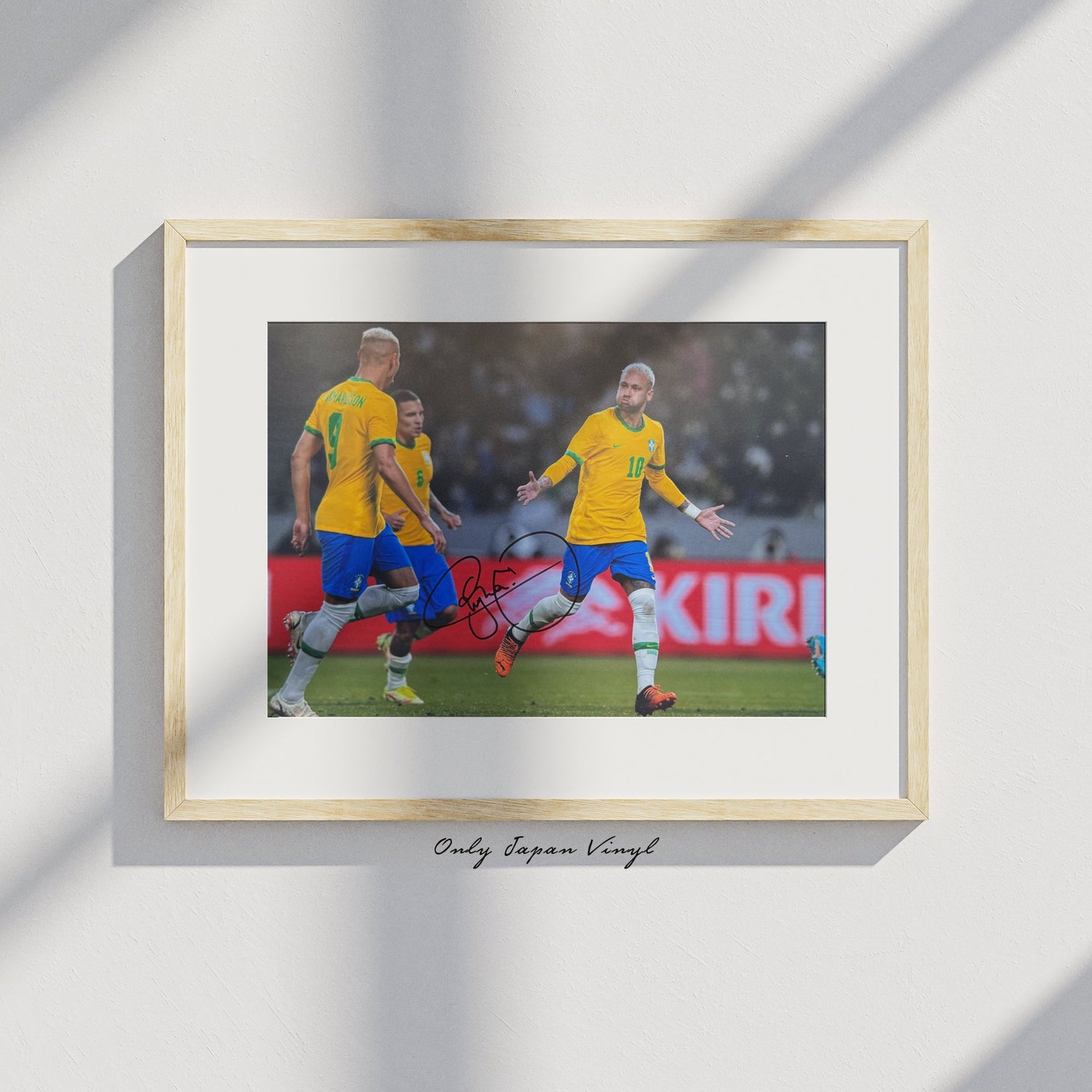 Neymar 20x30 cm Boyutunda El İmzalı Fotoğraf (Ömür Boyu COA) Japan Vinyl