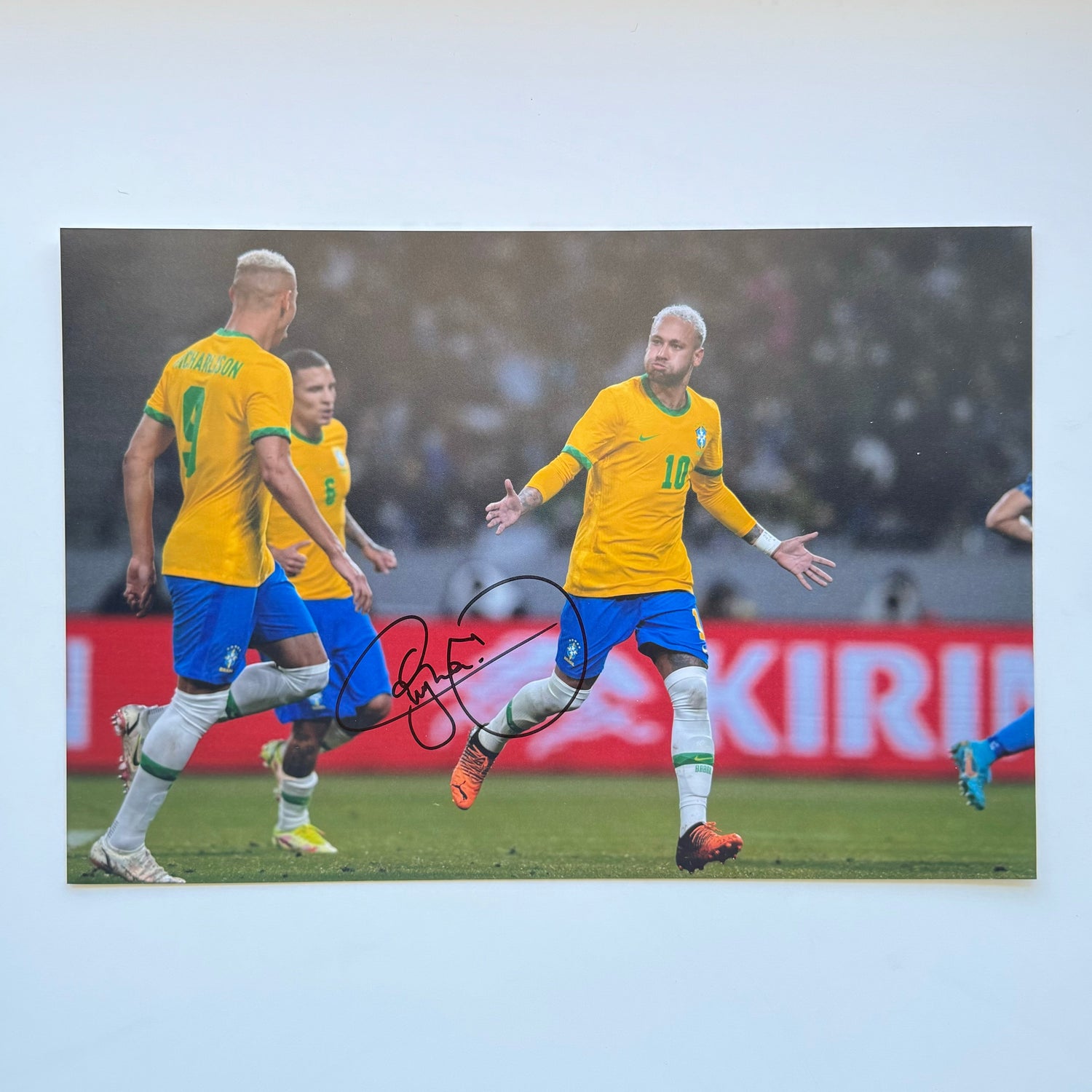 Neymar 20x30 cm Boyutunda El İmzalı Fotoğraf (Ömür Boyu COA) Japan Vinyl