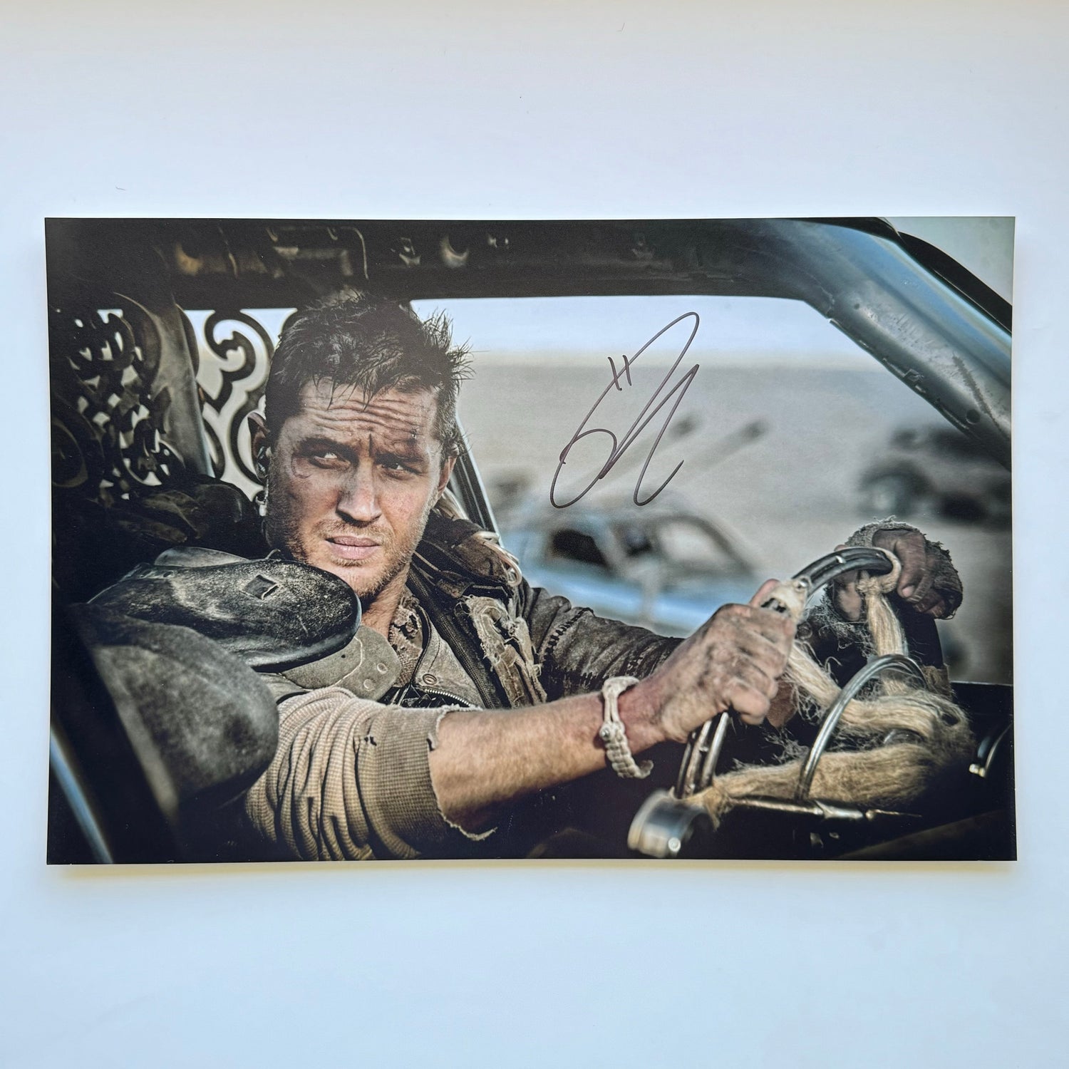 Tom Hardy Mad Max 20x30 cm Boyutunda El İmzalı Fotoğraf (Ömür Boyu COA) Japan Vinyl