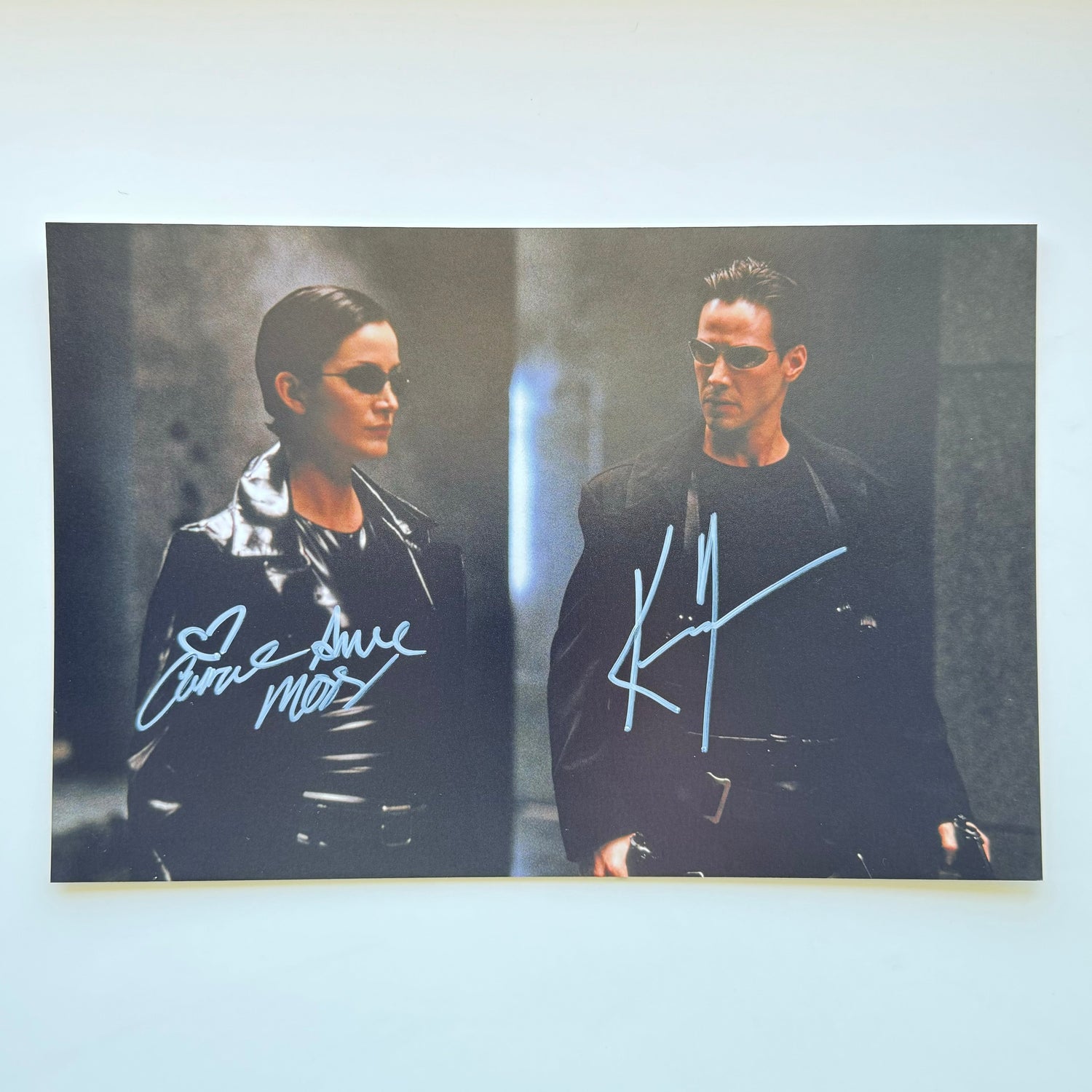 Keanu Reeves ve Carrie-Anne Moss 20x30 cm El İmzalı Fotoğraf (Ömür Boyu COA) Japan Vinyl