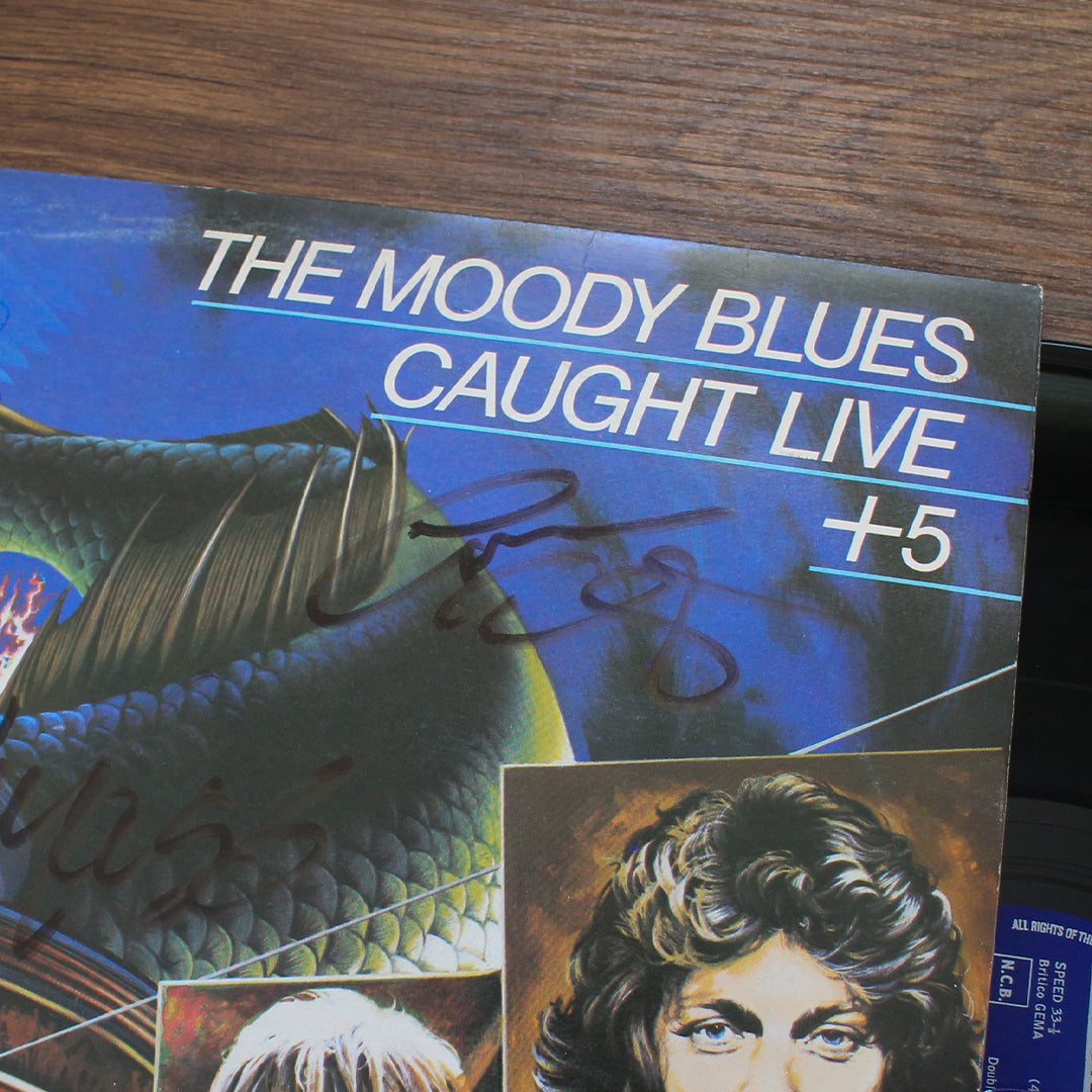The Moody Blues – Caught Live +5 İmzalı Plak Japan Vinyl