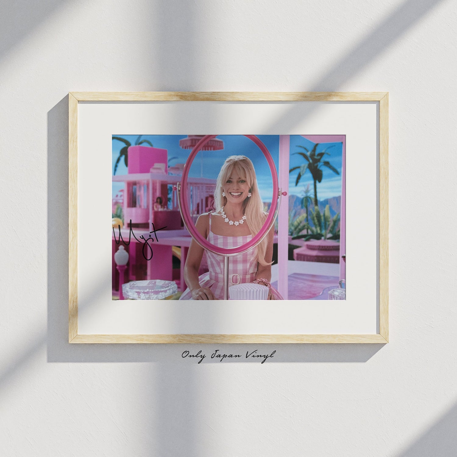 Margot Robbie Barbie 20x30 cm Boyutunda El İmzalı Fotoğraf (Ömür Boyu COA) Japan Vinyl