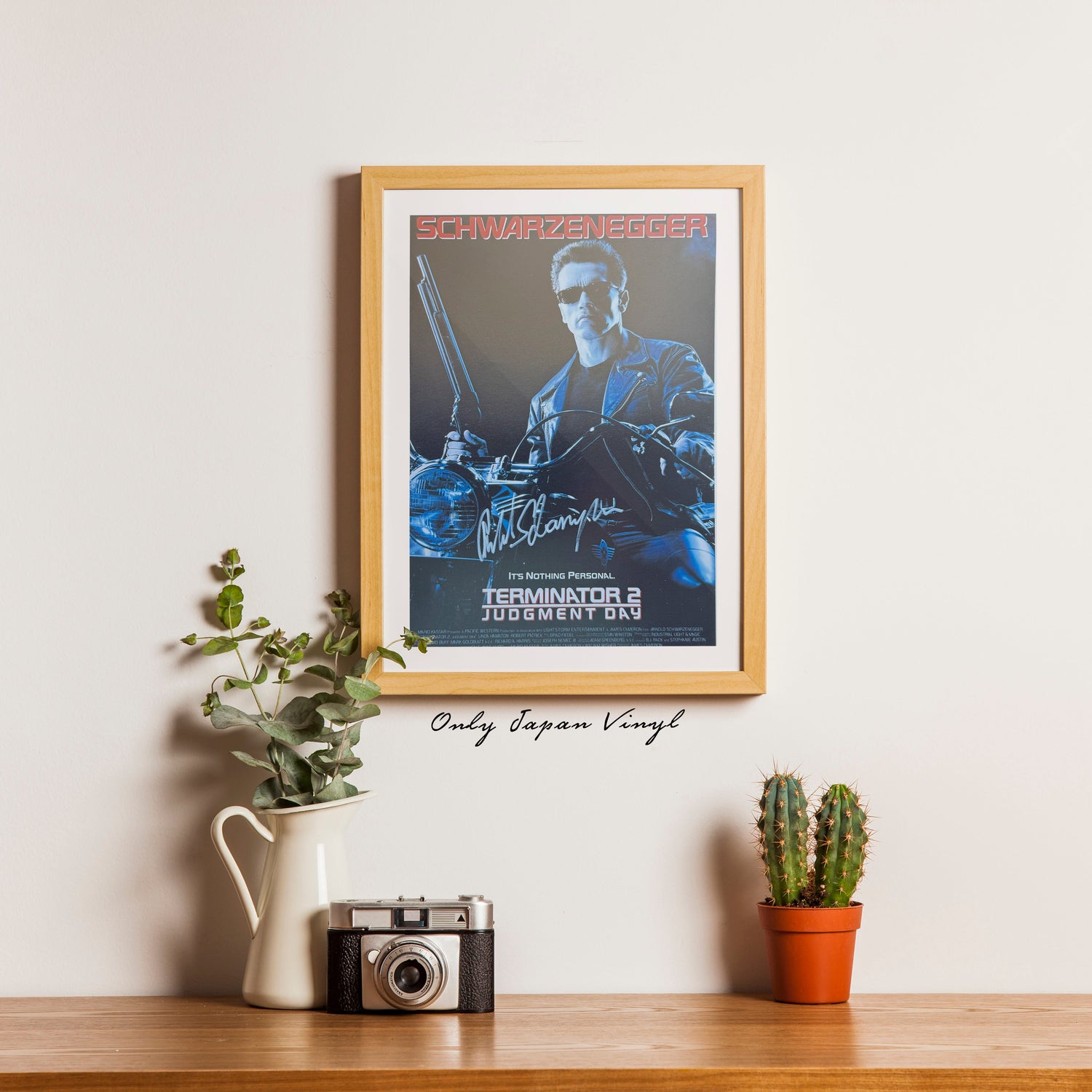 Arnold Schwarzenegger 20x30 cm Boyutunda El İmzalı Fotoğraf (Ömür Boyu COA) Japan Vinyl