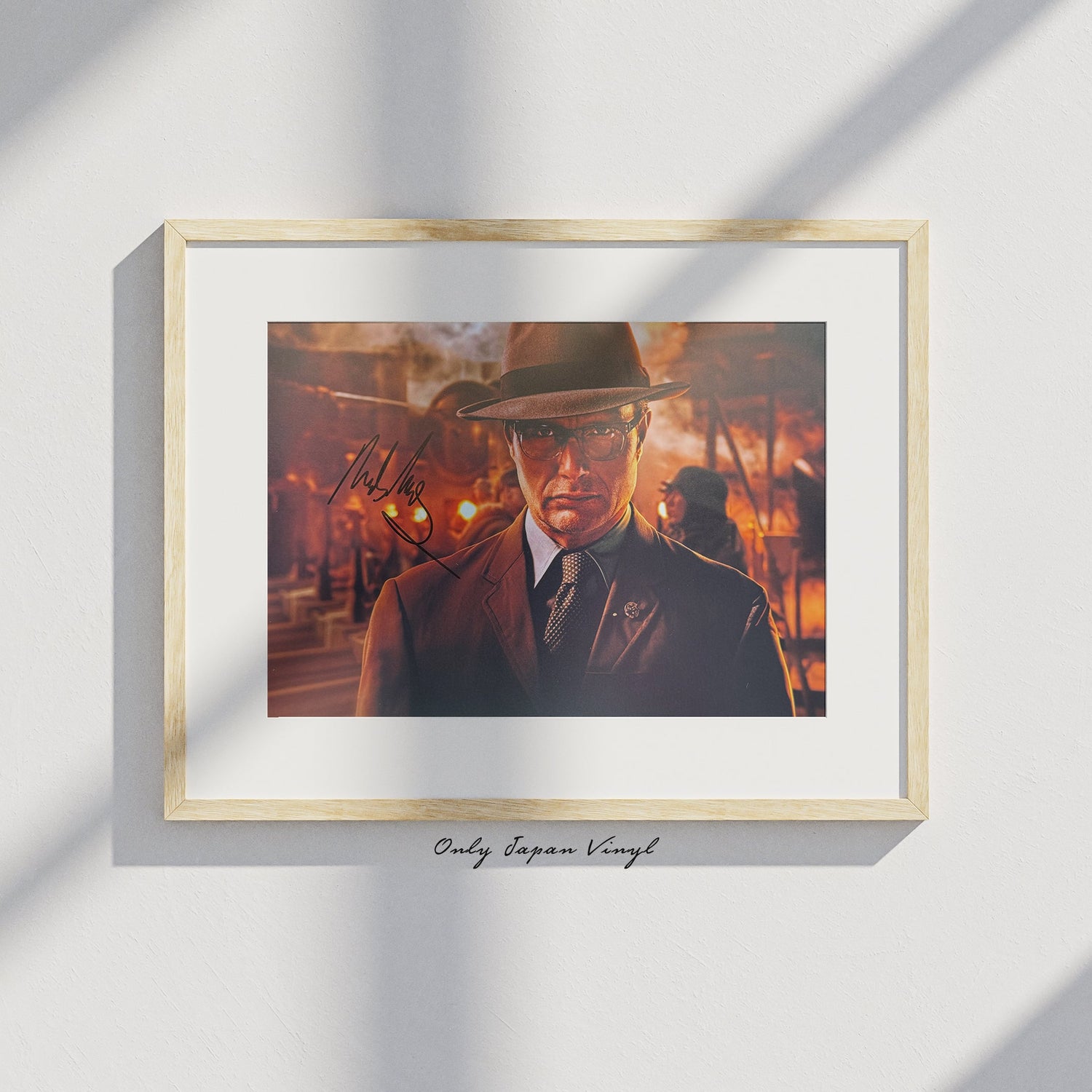 Mads Mikkelsen 20x30 cm Boyutunda El İmzalı Fotoğraf (Ömür Boyu COA) Japan Vinyl