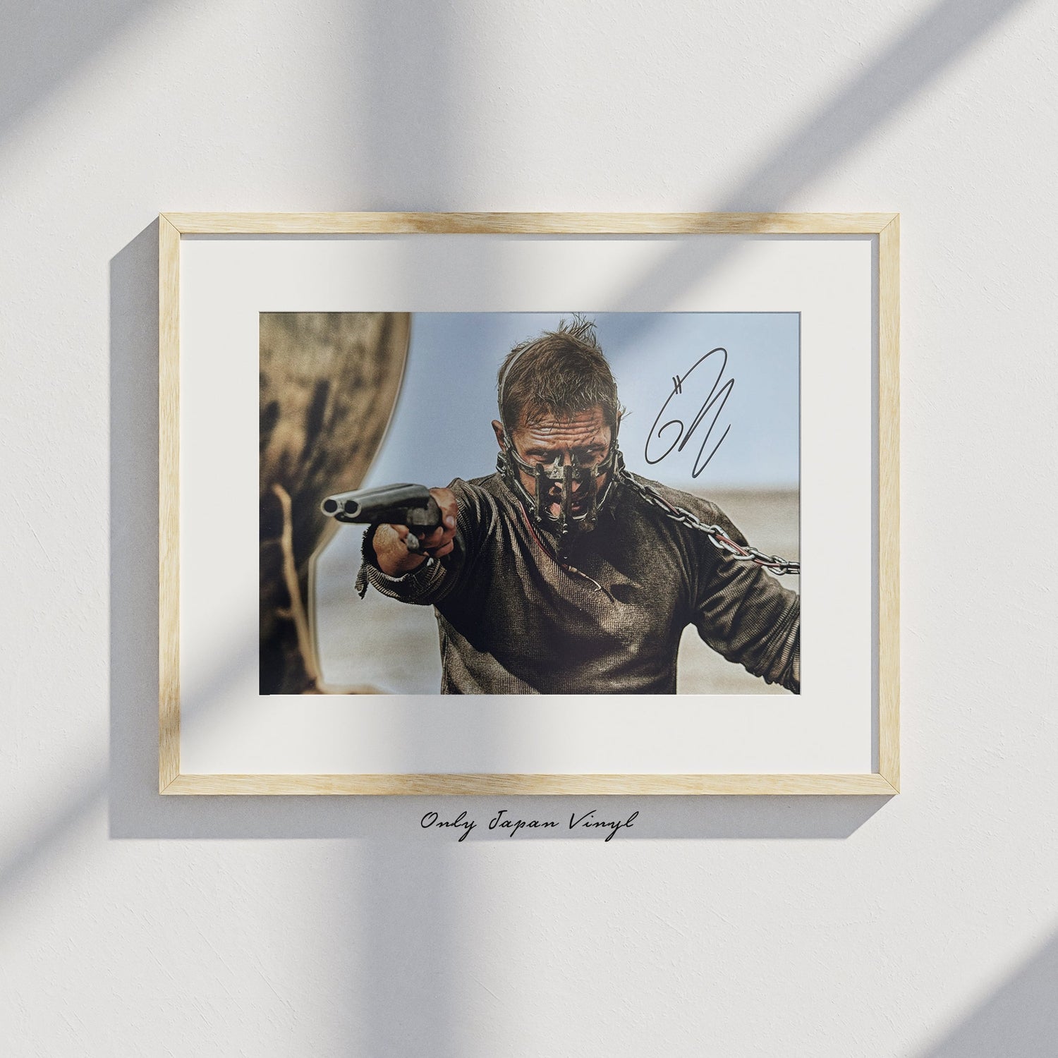Tom Hardy Mad Max 20x30 cm Boyutunda El İmzalı Fotoğraf (Ömür Boyu COA) Japan Vinyl