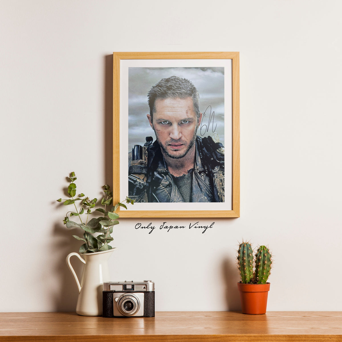 Tom Hardy Mad Max 20x30 cm Boyutunda El İmzalı Fotoğraf (Ömür Boyu COA) Japan Vinyl