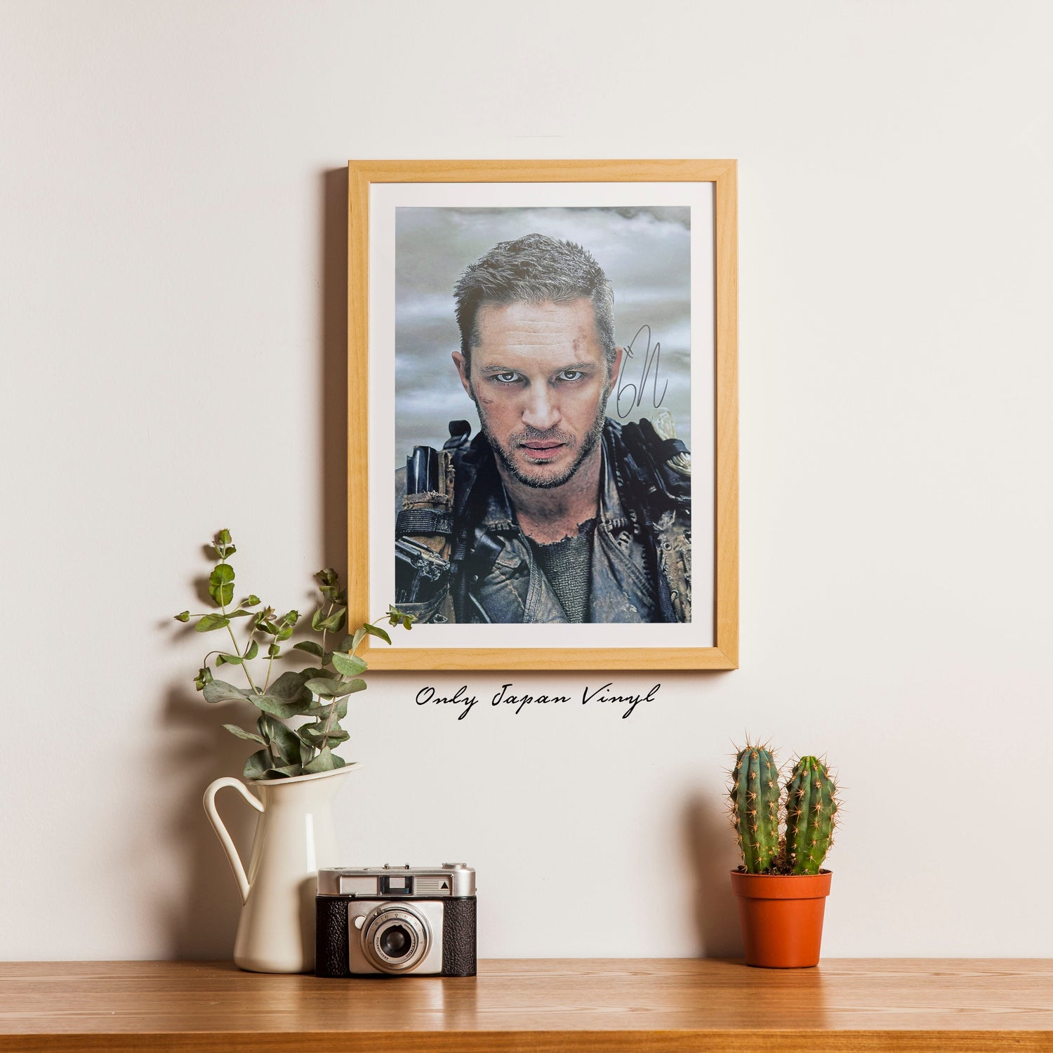 Tom Hardy Mad Max 20x30 cm Boyutunda El İmzalı Fotoğraf (Ömür Boyu COA) Japan Vinyl