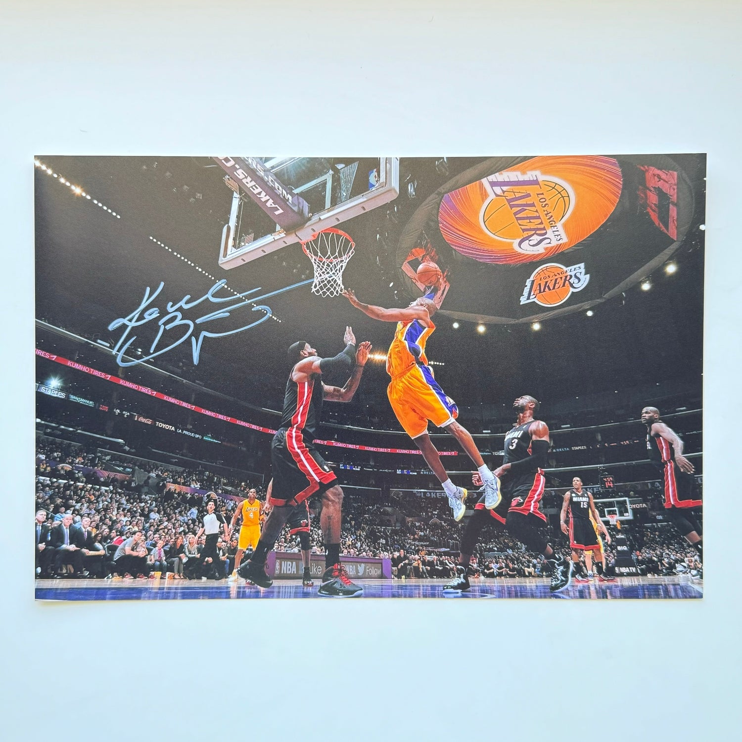 Kobe Bryant 20x30 cm Boyutunda El İmzalı Fotoğraf (Ömür Boyu COA) Japan Vinyl