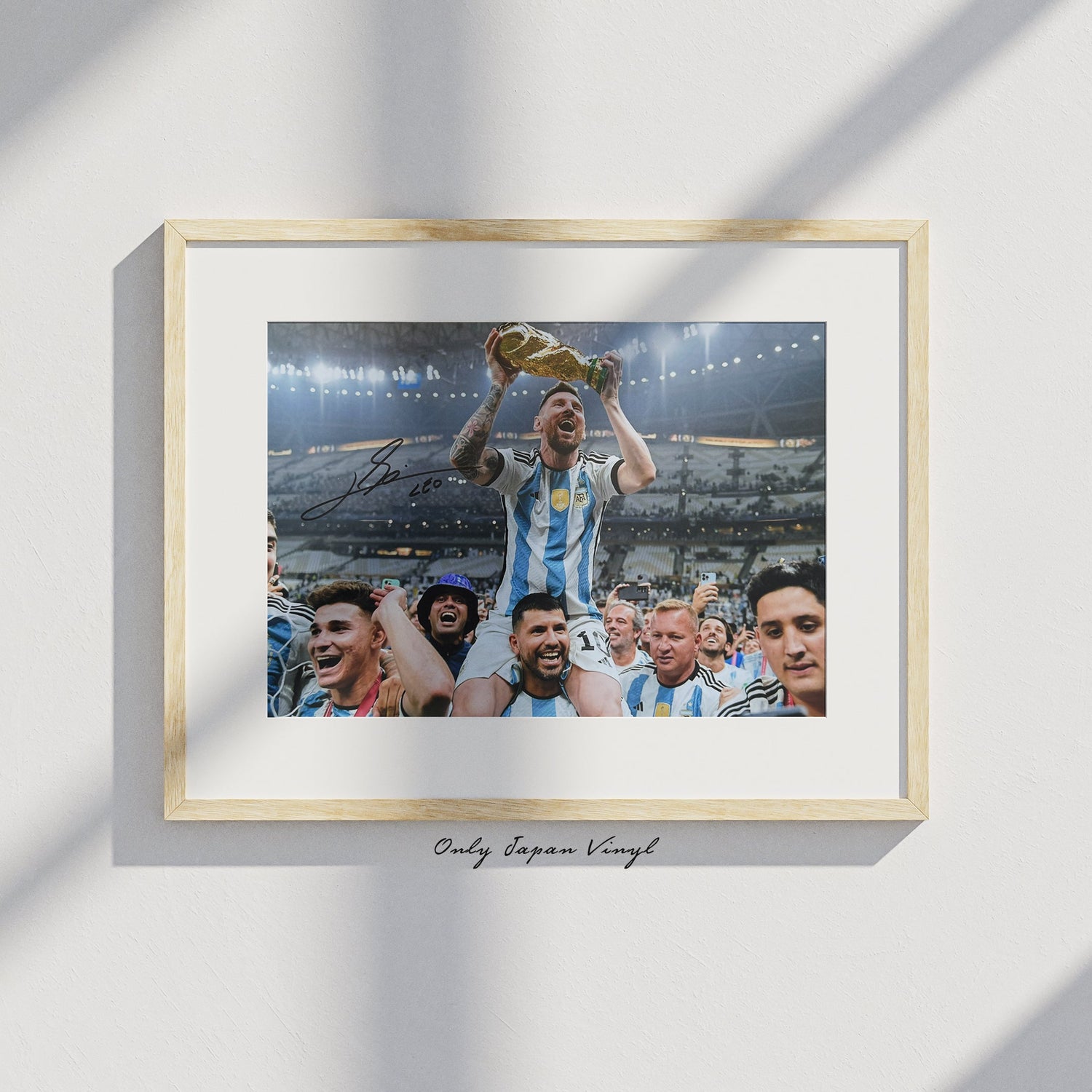 Lionel Messi 20x30 cm Boyutunda El İmzalı Fotoğraf (Ömür Boyu COA) Japan Vinyl
