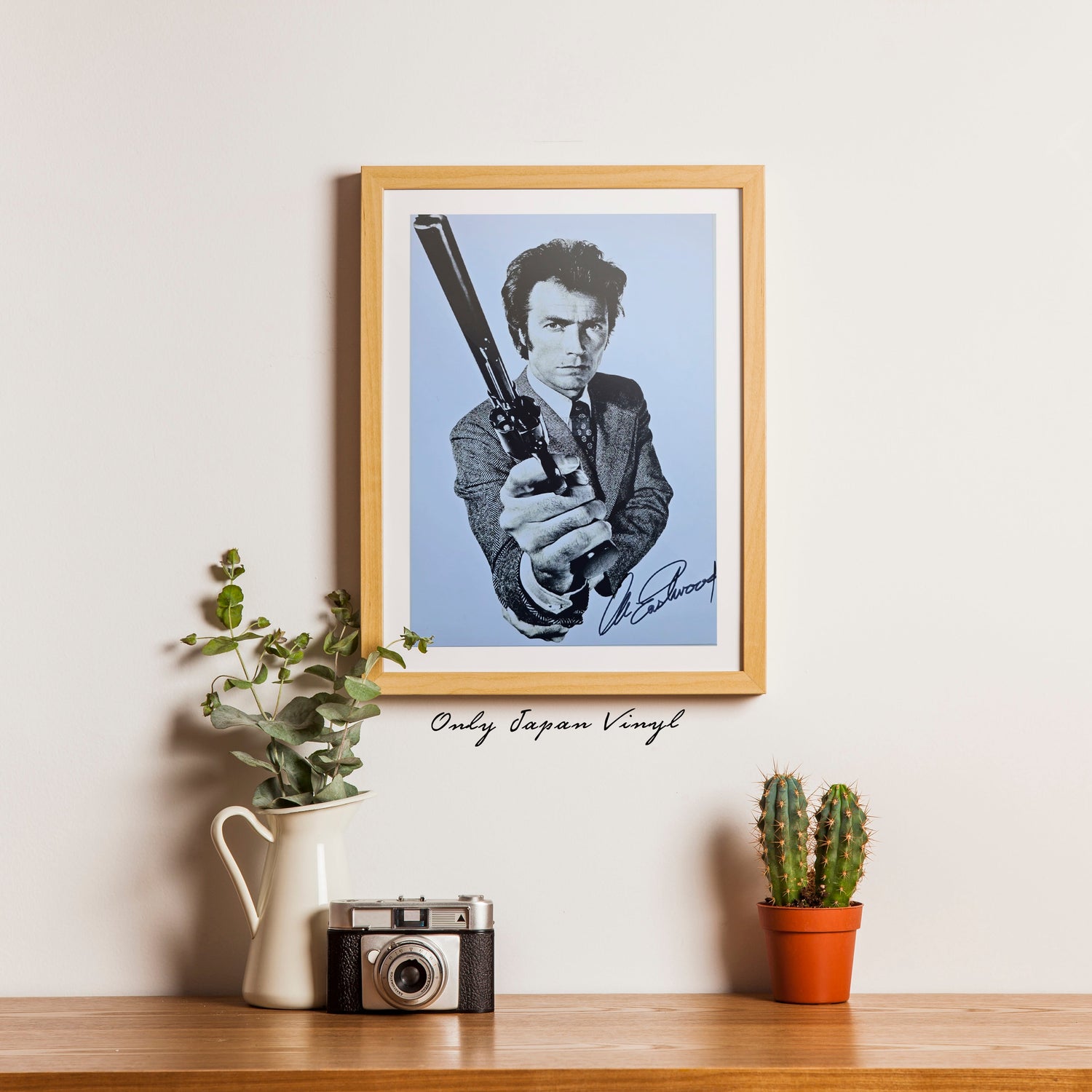 Clint Eastwood 20x30 cm Boyutunda El İmzalı Fotoğraf (Ömür Boyu COA) Japan Vinyl