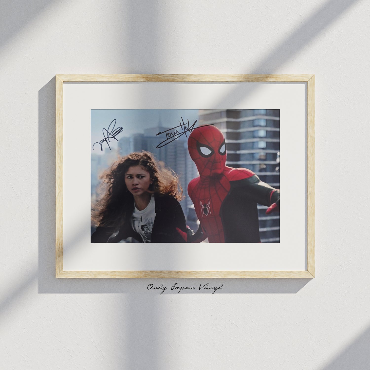 Tom Holland & Zendaya, Spider-Man 20x30 cm Boyutunda Islak İmzalı Fotoğraf (Ömür Boyu COA)
