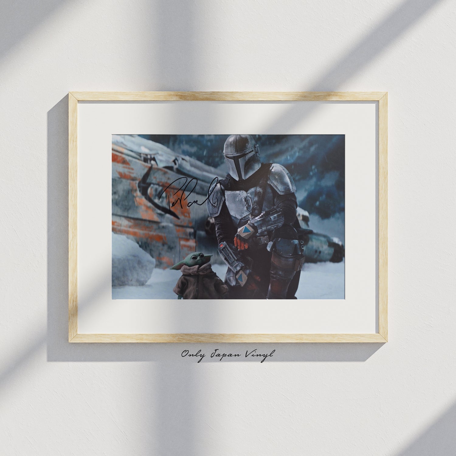 Pedro Pascal, Star Wars 20x30 cm Boyutunda Islak İmzalı Fotoğraf (Ömür Boyu COA)